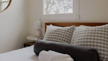 3 habitaciones, tabla de planchar con plancha, wifi y ropa de cama