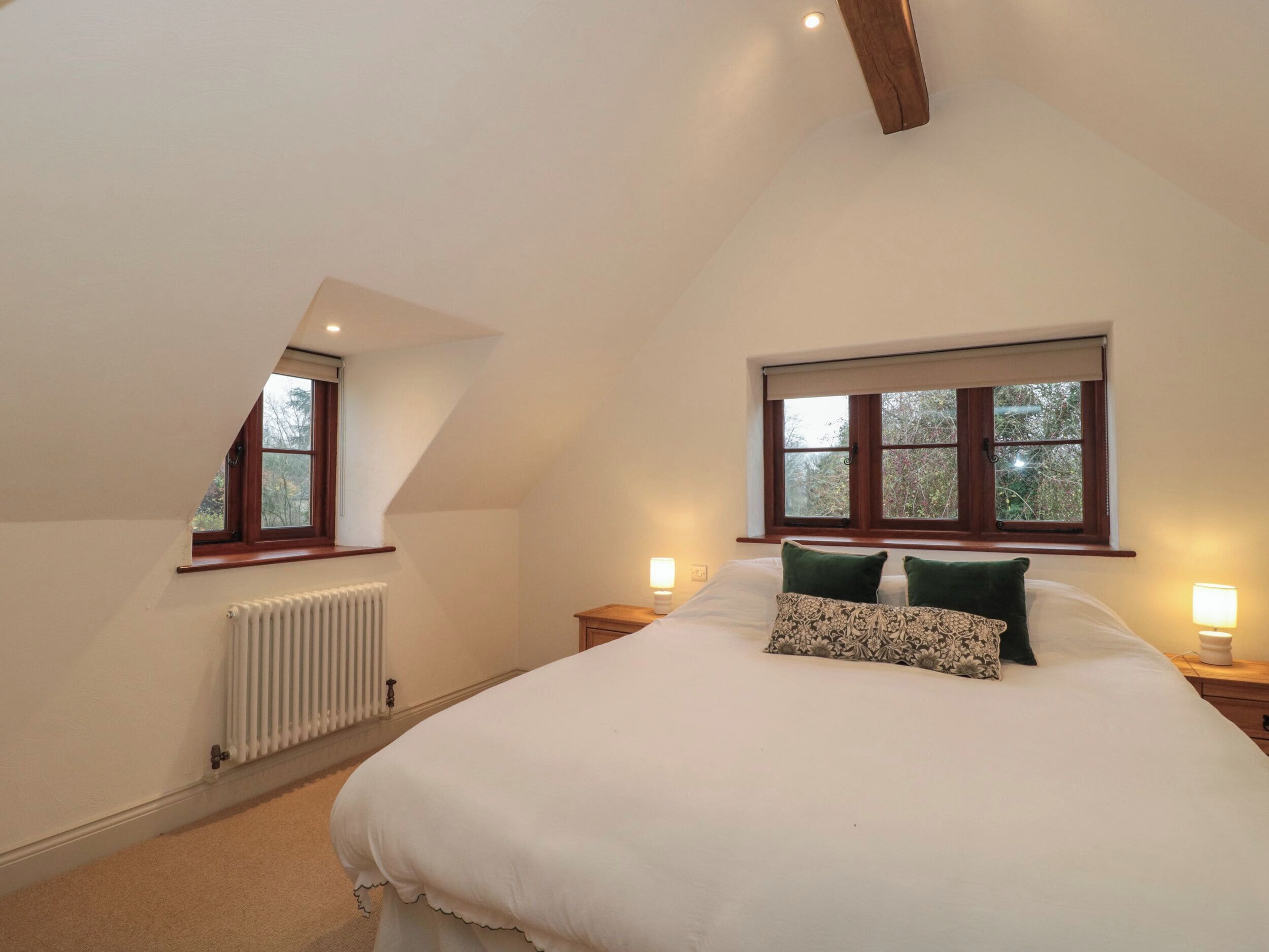 4 bedrooms, individually decorated, individually furnished, free WiFi