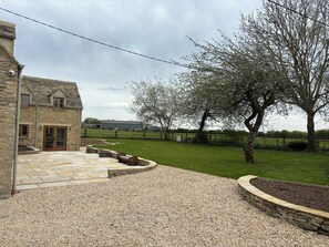 Cottage | Property grounds - Manor Cottage (Bampton)
