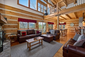 Televisión, chimenea, futbolito