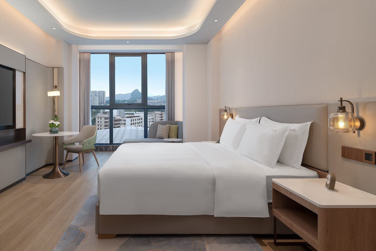 Standard Room, 1 King Bed, City View