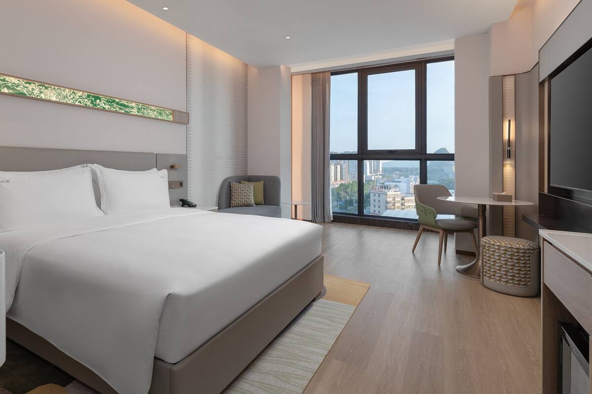 Standard Room, 1 King Bed, City View