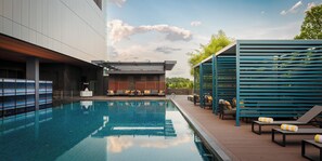 Outdoor pool, open 7:00 AM to 6:00 PM, free cabanas, pool umbrellas - voco Kuching by IHG (Kuching)