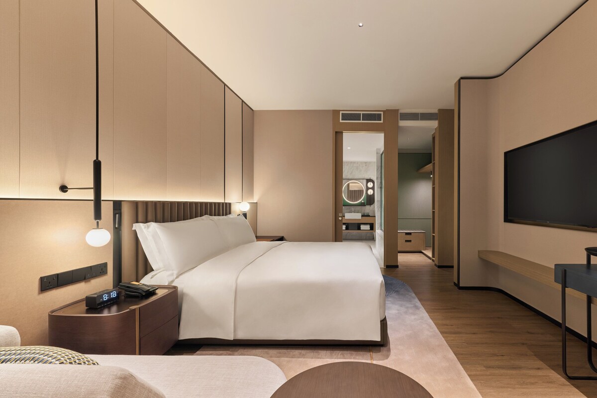 In-room safe, desk, laptop workspace, soundproofing