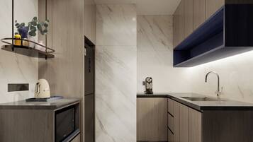 Suite, 1 Bedroom | Peti besi dalam bilik, meja, ruang kerja komputer riba, kalis bunyi