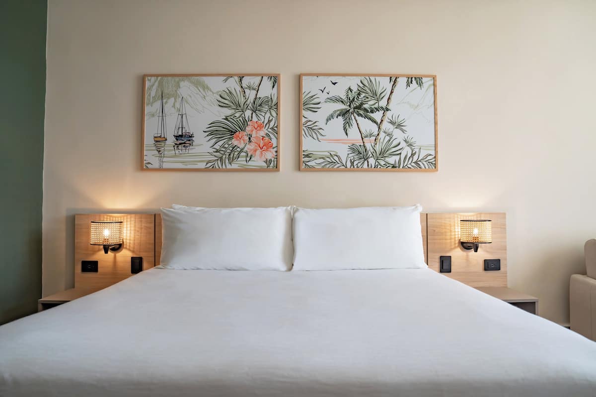 Chambre Standard, 1 très grand lit, vue sur la montagne