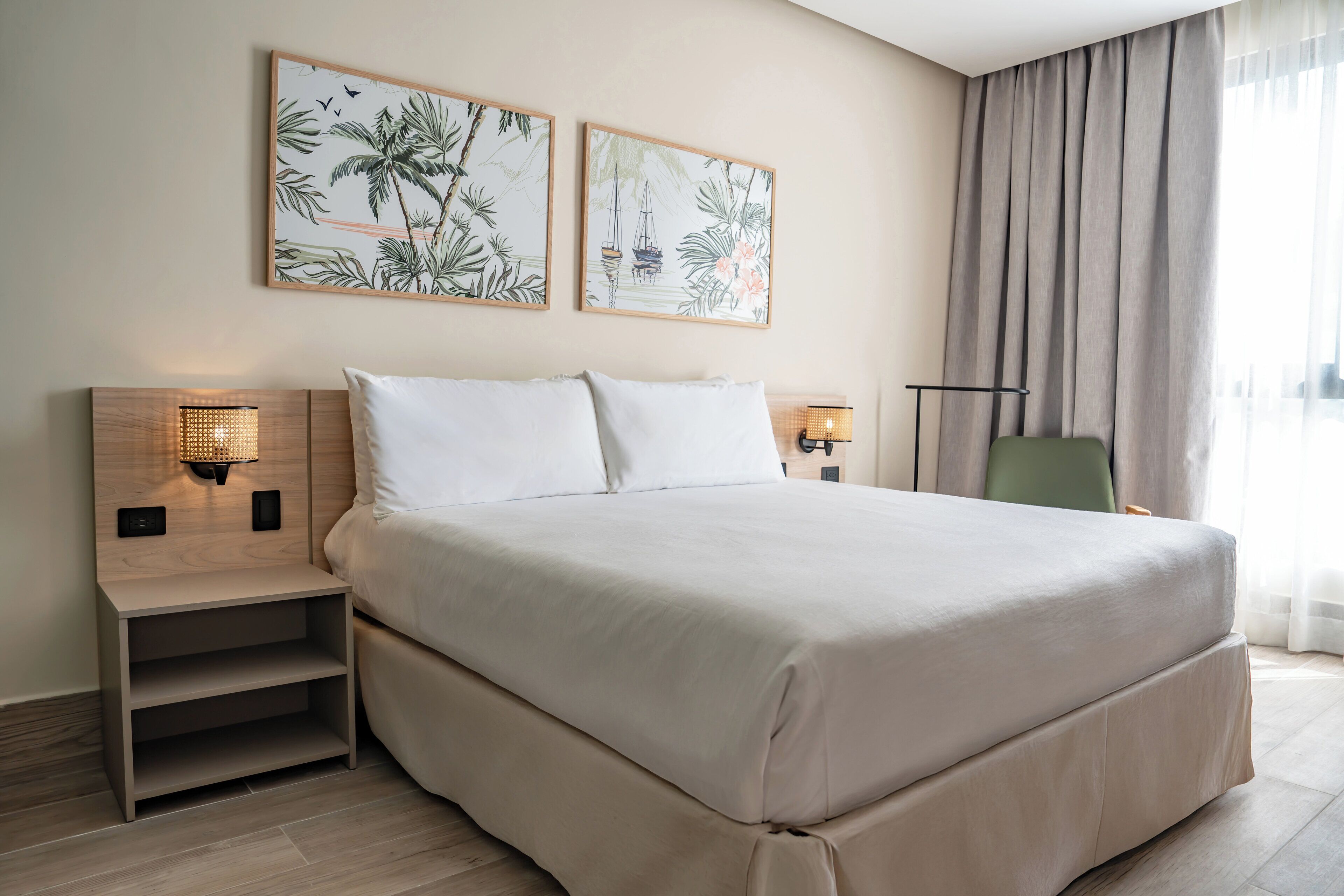 Chambre Standard, 1 très grand lit, vue sur le jardin