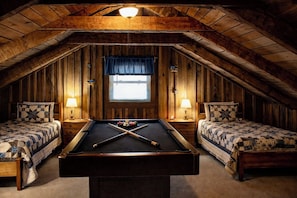 Games room - Hot Tub, Fireplace, Firepit, Walk to Fishing Lake (Sevierville)