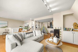 Télévision, baby-foot, espaces bureaux