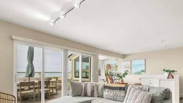 Fernseher, Tischfußball, Arbeitsbereiche