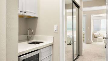 4 quartos, ferros/tábuas de passar roupa, Wi-Fi, roupa de cama