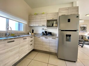 Private kitchen - Sister Houses in private gated community with pool 5 min Airport and Consulate (Hermosillo)