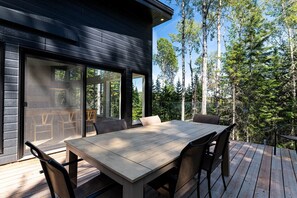 Outdoor dining - Hôtel à la maison - Le Capri Charlevoix, spa et nature (Les Ã�Boulements)