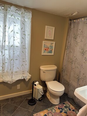 Hårføner, håndklær, såpe og toalettpapir