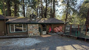 Exterior - Cute Cozy Cabin (Twain Harte)