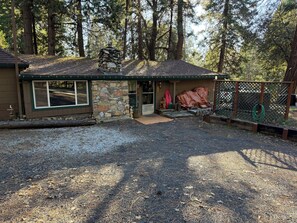 Exterior - Cute Cozy Cabin (Twain Harte)