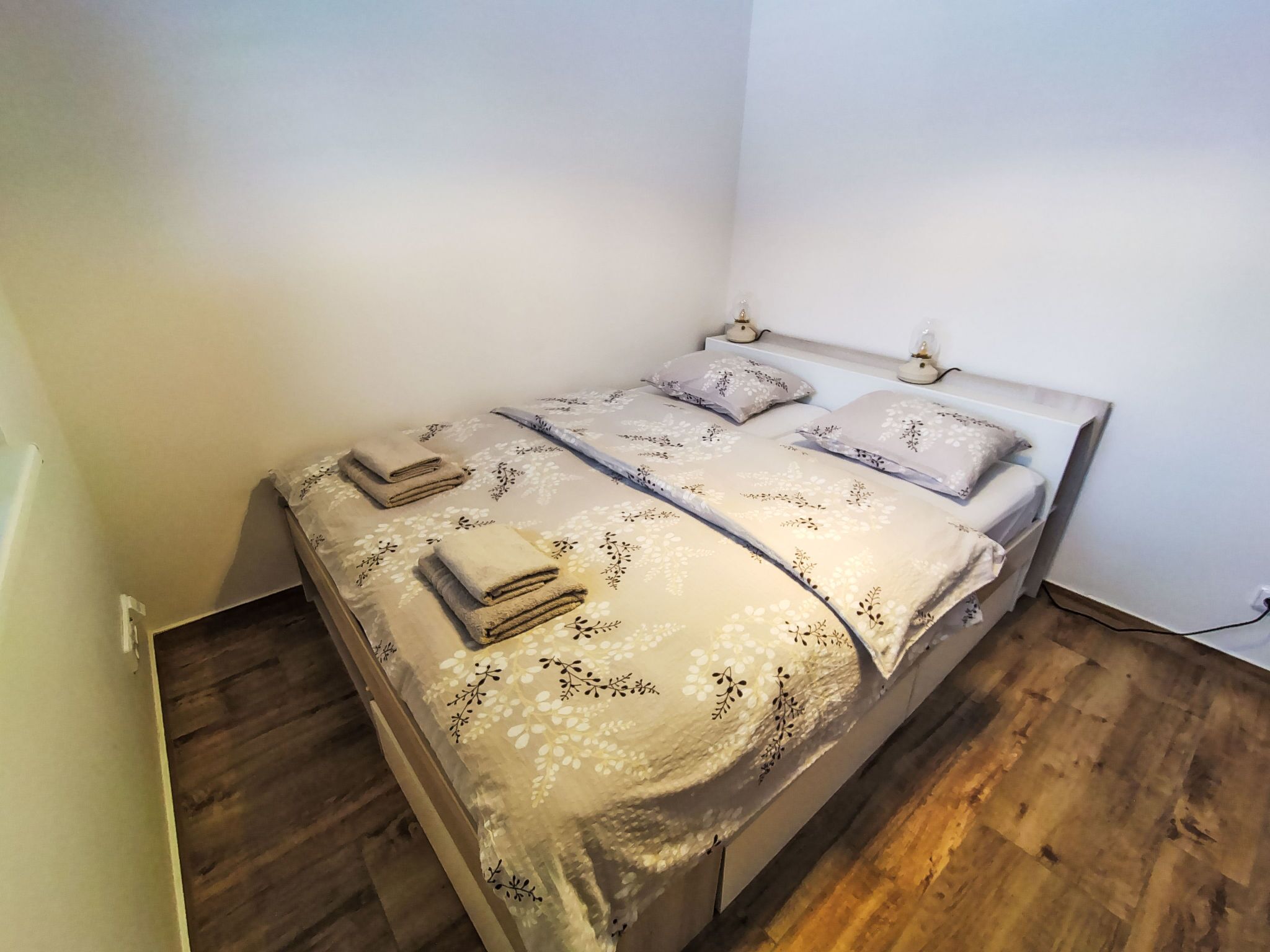 2 chambres, bureau, accès Internet