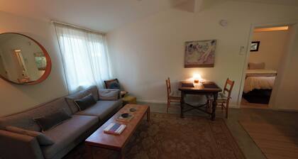 Cozy and private one-bedroom studio in Bishop