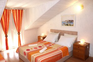2 bedrooms, desk, iron/ironing board, travel cot