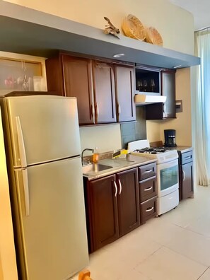 Kühlschrank, Mikrowelle, Geschirrspüler