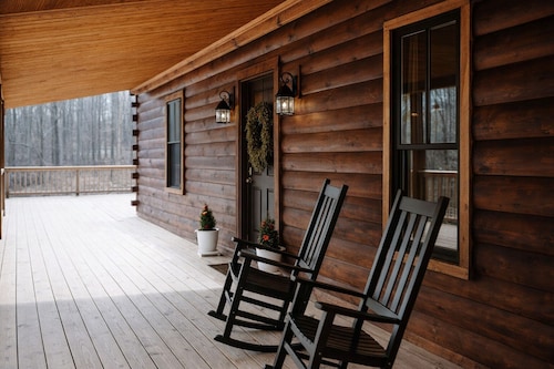 Cozy 1-bedroom cabin in the Hocking Hills of Ohio
