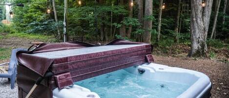 Banyera d'hidromassatge a l'aire lliure