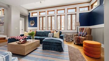 TV, peis og kontorer