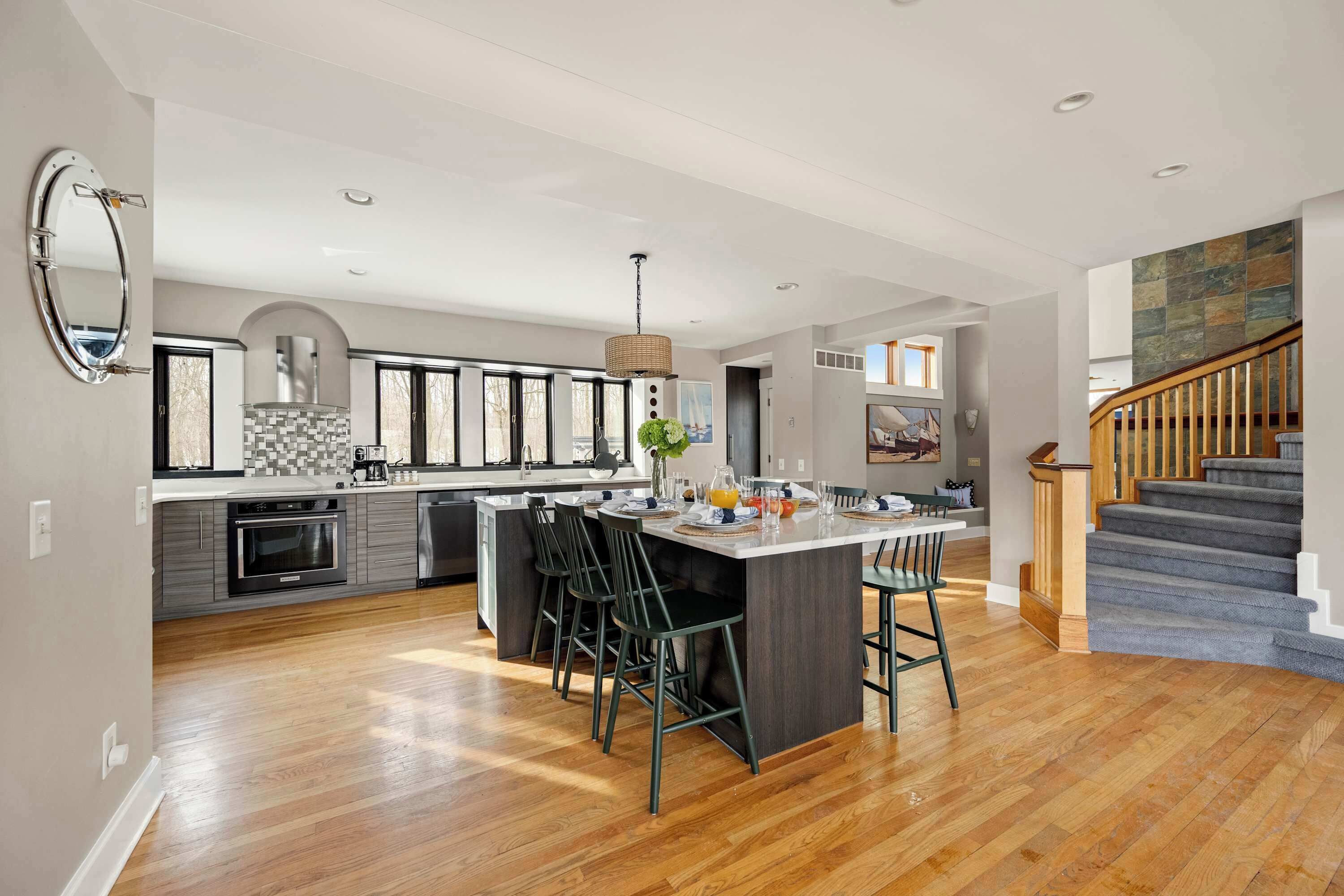 Køleskab, mikrobølgeovn, ovn, kogeplade