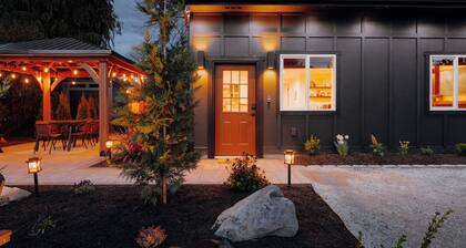 Timber & Tide: Luxury PNW Retreat, Steam Sauna, Workspace, Minutes to waterfront