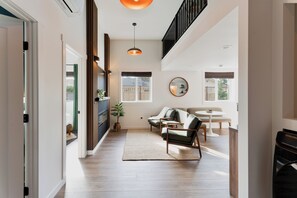 Interior - Timber & Tide: Luxury PNW Retreat, Steam Sauna, Workspace, Minutes to waterfront (Everett)