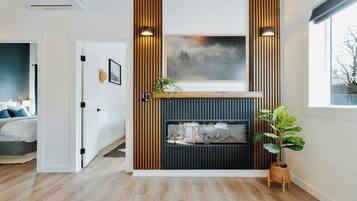 3 slaapkamers, een bureau, een strijkplank/strijkijzer, reisbedje