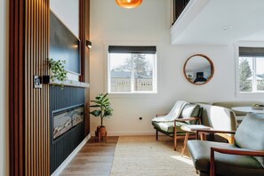 Interior - Timber & Tide: Luxury PNW Retreat, Steam Sauna, Workspace, Minutes to waterfront (Everett)