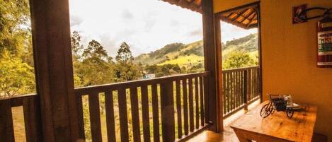 Standard Suite, Balcony, Mountain View | Outdoor dining