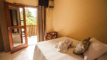 Suite – standard, balkong, hageutsikt | Individuelt dekorert og wi-fi (inkludert)