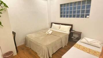 1 bedroom, bed sheets