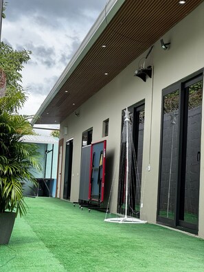 Casa adosada confort, piscina privada | Jardines del alojamiento