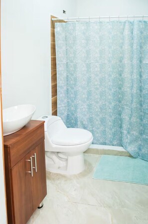 舒適聯排別墅, 私人泳池 | 浴室 | 淋浴設備、免費盥洗用品、毛巾、肥皂