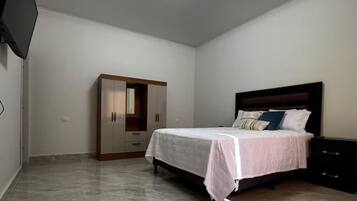 Comfort Townhome, Private Pool | Iron/ironing board, free WiFi