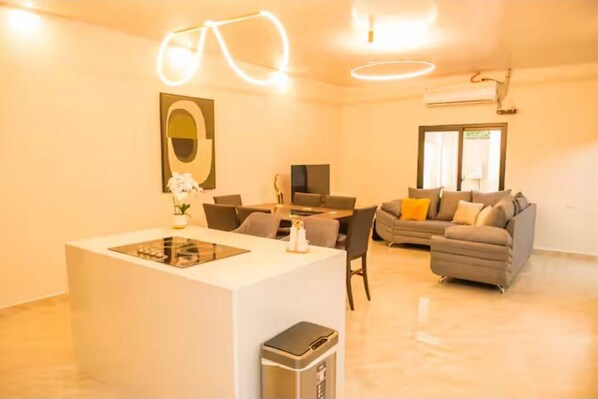 Comfort Townhome, Private Pool | Interior