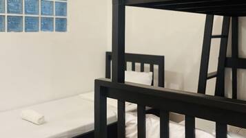 1 bedroom, bed sheets