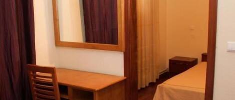 Classic Twin Room, Mountain View | Free WiFi