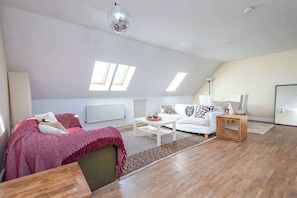 Offices - 2BDR Flat in Peckham with Free Parking (Greater London)