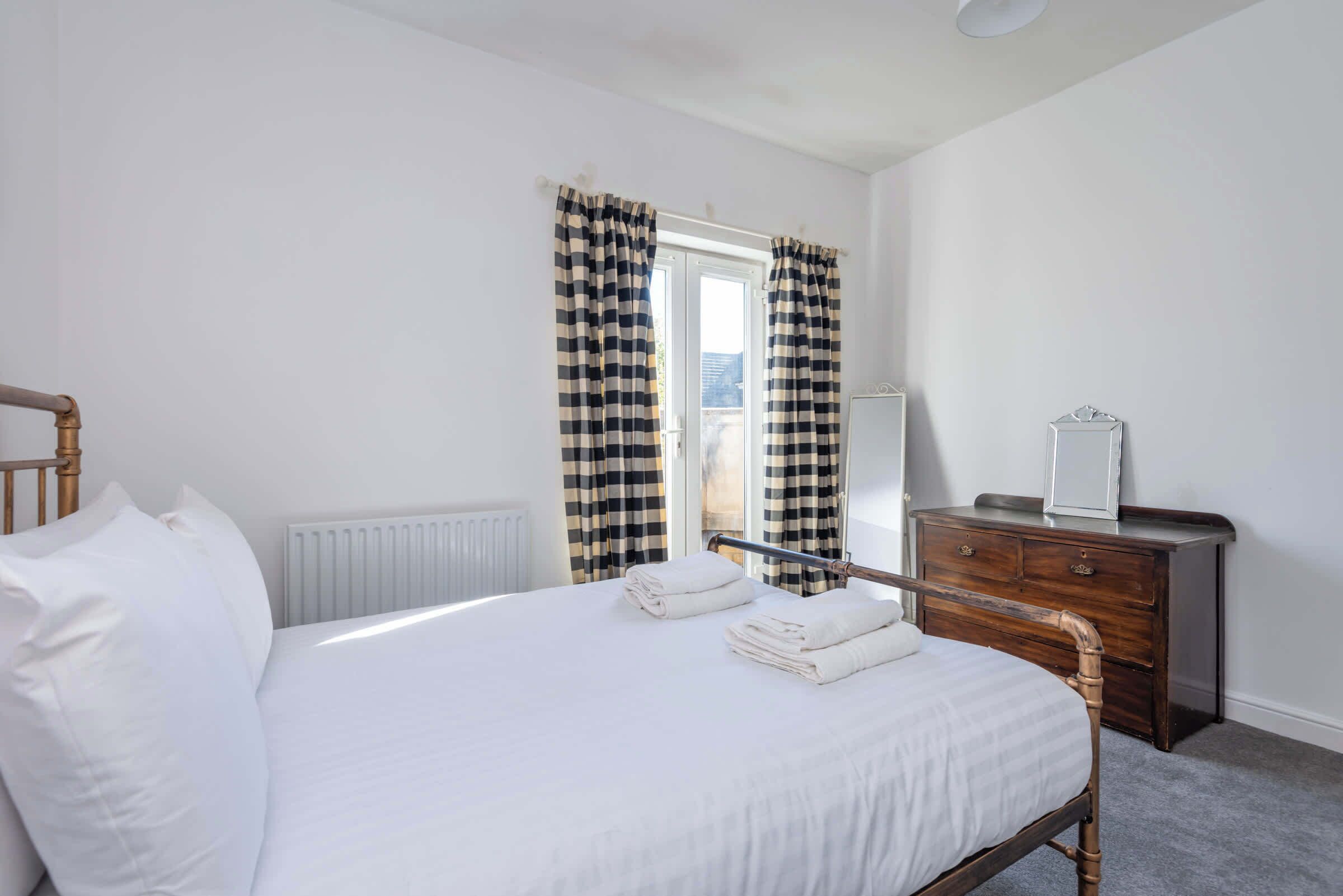 3 bedrooms, iron/ironing board, Internet, bed sheets