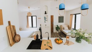 Unclassified image, 4 of 30, button - Modern Minimalist 1-bedroom studio in central area. (Garden Grove)