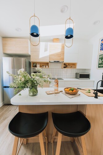 Modern Minimalist 1-bedroom studio in central area.