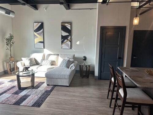 203 - New Luxury Downtown Condo 1 bedroom with Fireplace