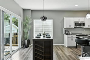 Microwave, oven, stovetop, dishwasher - Brand New Build 3-Bedroom 4 Bathroom; Whole Home Stay (Omaha)