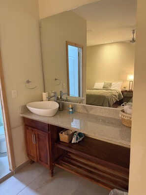 Familien-Doppelzimmer | Badezimmer