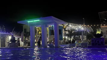 4 piscinas al aire libre