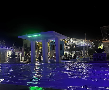 4 outdoor pools. Cinco Rosas Resort